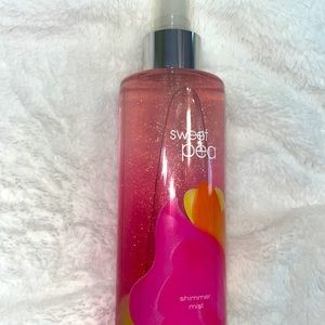 NWT Bath and Body Works Sweet Pea Shimmer Mist !!
